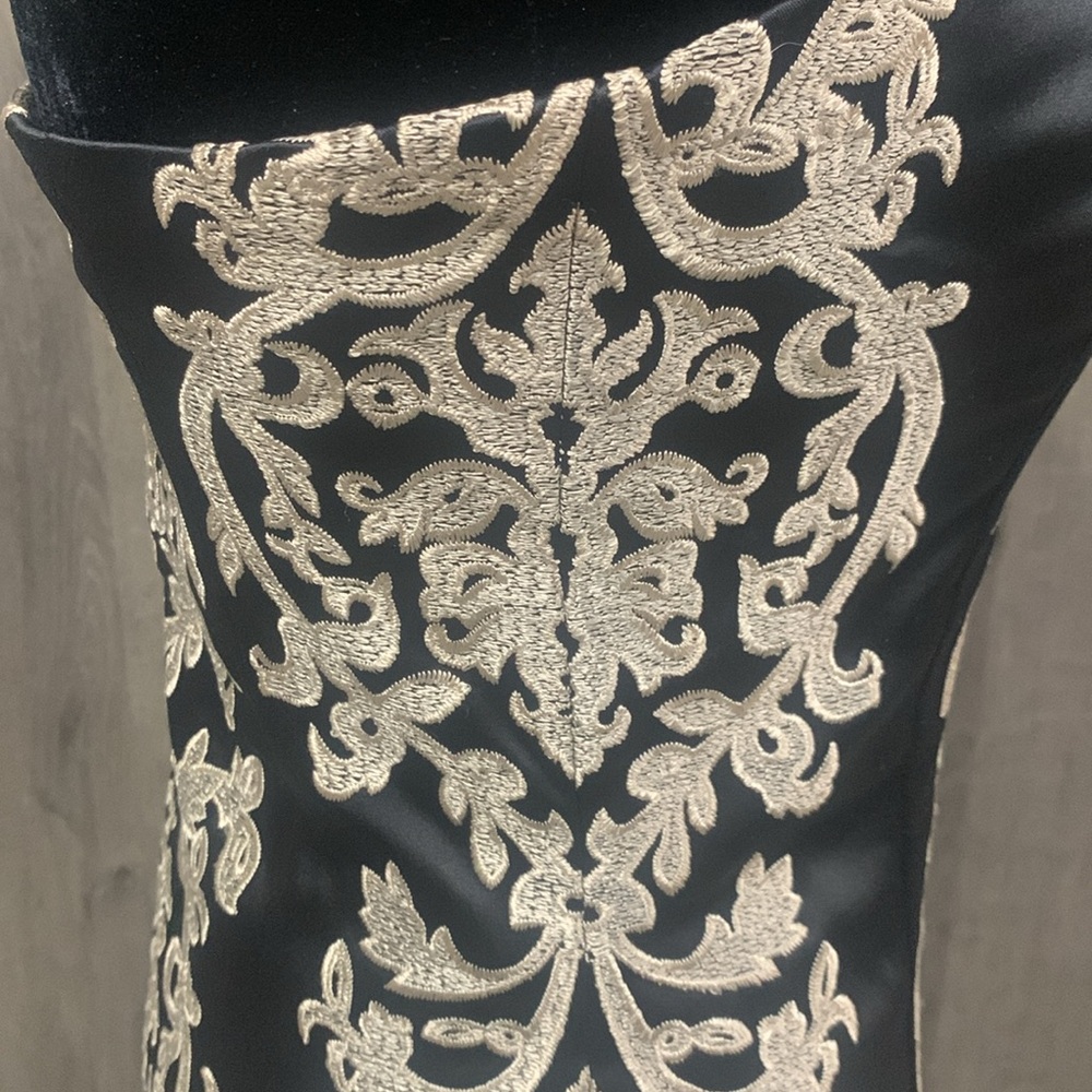 Vintage White House Black Market Embroidered Strapless Dress Women's Size 0 - Picture 7 of 10